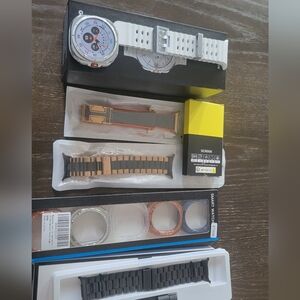 Samsung Galaxy Ultra 2024 (White) for $340. All the items with it